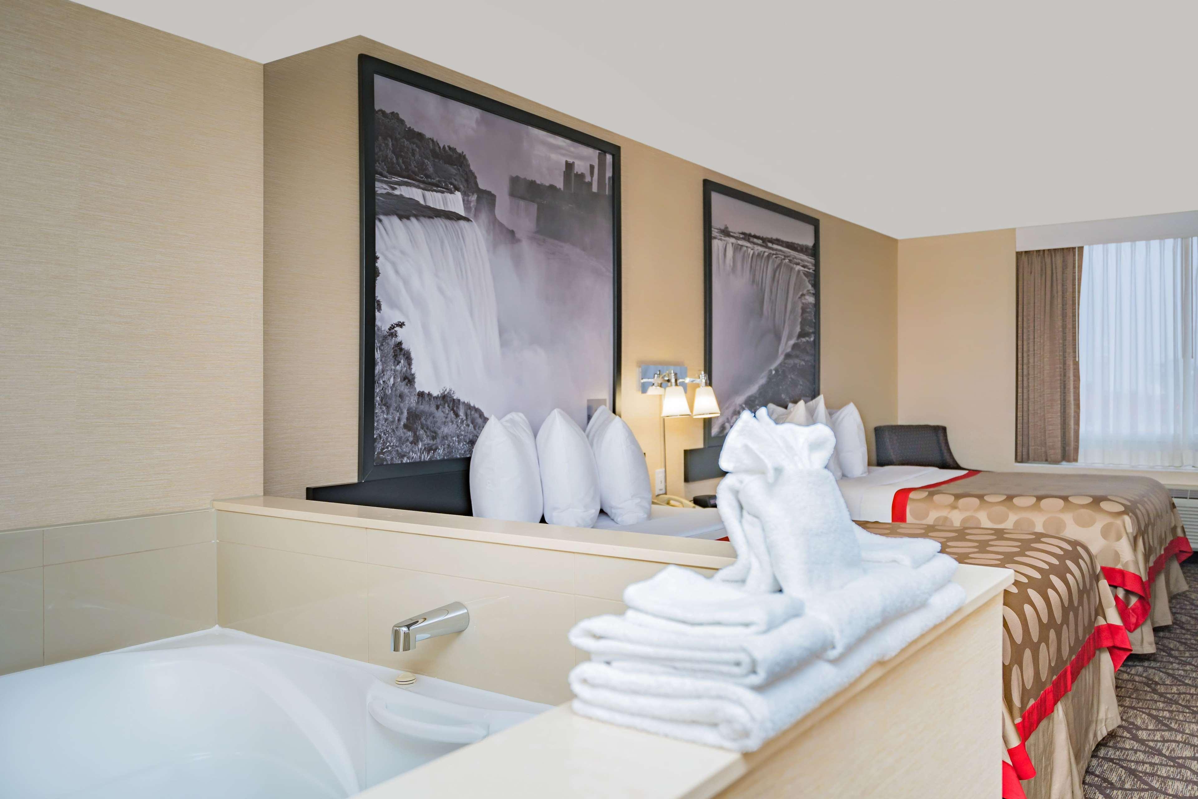 Ramada By Wyndham Niagara Falls Near The Falls Eksteriør bilde
